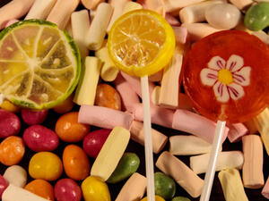 إذا كان الأحمر هو لونك المفضل، فهذا يعني أنّك قد تعيش قصة عاطفية رائعة (shutterstock.com)