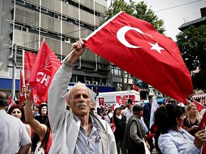 Turkish business body head foresees country's economy to grow 1 percent next year, inflation rate to hover around 17 percent. (Shutterstock)