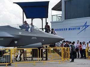Visitors queue to have closer look at a static display of a Lockheed Martin F-35 at the Singapore Airshow in Singapore on February 18, 2016. (AFP/Roslam Rahman)