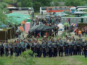 شرطة صربيا وجيشها يشكلان دوريات حدودية مشتركة لكبح الهجرة