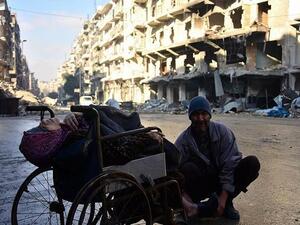 الحاج "أبو محمد" مع زوجته في آخر أيامها