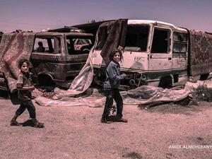 سيارات محترقة تتحول إلى منازل لنازحين بالغوطة الشرقية