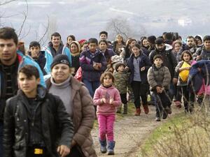 نزح آلاف من سكان الموصل إلى مناطق أخرى داخل العراق أو إلى سوريا
