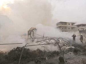 عرضت قنوات التلفزيون لقطات لدخان أسود يتصاعد في السماء 