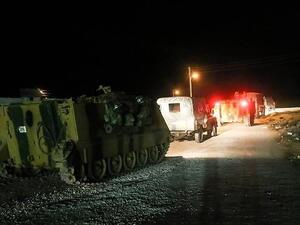 قال أحد المقاتلين إن القافلة تضم نحو 30 مركبة عسكرية 