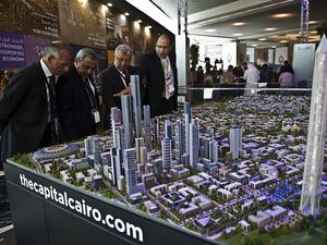 خبير اقتصادي: وزارة الإسكان التي تمثل الحكومة تقدم دعما كبيرا لمشروعات الأغنياء بالعاصمة الإدارية