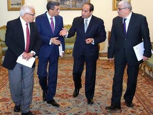 السيسي يحشد الصحف القومية في مواجهة الغضب الشعبي