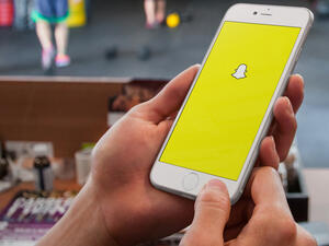تواجه سناب تباطؤا في نمو أعداد المستخدمين في ظل المنافسة الشرسة من منافسين كبار مثل موقع التواصل الاجتماعى فيسبوك