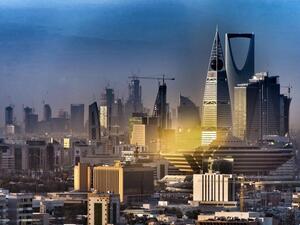 السعودية ترفع الرسوم الجمركية