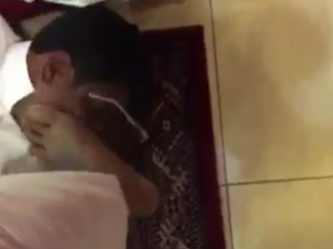 مشهد من فيديو "الاعتداء" على "زمزوم" - يوتيوب