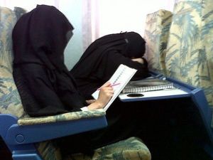 قال واحد إحدى الفتاتين إن ابنته أخذت منه أموالا دون أن يعرف وغادرت البلاد - أرشيف