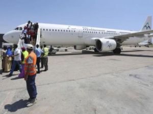 قتيل بانفجار تسبب في هبوط طائرة صومالية اضطراريا
