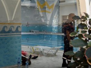 رجل امن امام جثة داخل فندق امبريال في سوسة
