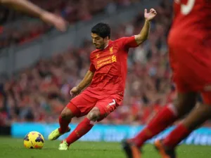 Suarez thanks Liverpool fans for making him 'feel at home' in Anfield