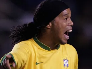 Ronaldinho returns to Brazil squad