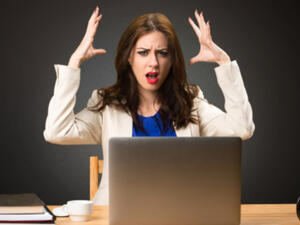 ضغط المرأة في العمل يجعلها عرضة للأصابة بالاكتئاب