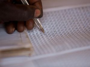 بدأ السودانيون الجنوبيون الادلاء باصواتهم الاحد الماضي في الاستفتاء