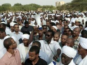 أكثر من ثلاثة آلاف محتج خرجوا إلى شوارع الخرطوم للمطالبة بتنحي الرئيس عمر البشير 