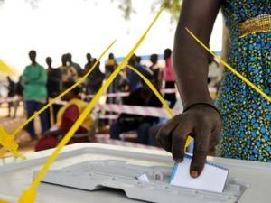 جنوبية تدلي بصوتها في اليوم الثالث للاستفتاء/أ.ف.ب 