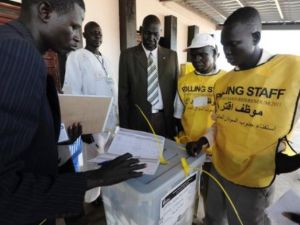 الاقتراع على الاستفتاء في احد المراكز في جنوب السودان
