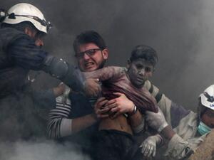 يتهم النظام السوري بالقاء براميل متفجرة على الاهالي والسكان