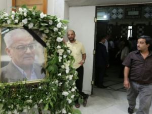 صورة للاسعد خلال مجلس عزاء له اقامته مديرية الاثار والمتاحف برعاية وزارة الثقافة في متحف دمشق الوطني
