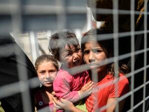 Syrian refugees wait at a Turkish border crossing to return home to the Syrian town of Tel Abyad, the scene of fierce fighting in June between Daesh and Kurdish forces.  (AFP/Bulent Kilic)
