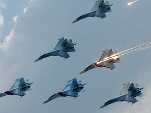 القوات الخاصة الروسية توثق قصف أرتالا لـ"داعش" بتدمر