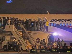 شرطة بنغلاديش: المشتبه بمحاولته خطف طائرة كان يحمل مسدس أطفال