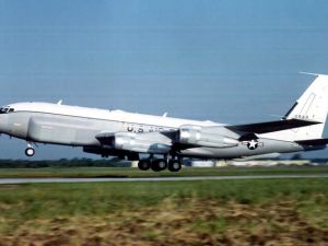 طائرة استطلاع أمريكية من طراز "RC-135"
