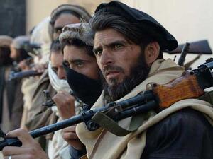 طالبان تخطف 50 شخصاً وتقتل 12 في هجمات على طرق بأفغانستان