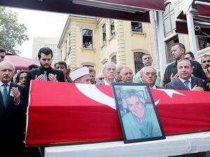 Large crowds gather to say goodbye to towering romantic lead who acted in more than 100 movies in '70s and '80s. (Anadolu Agency)