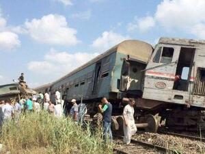أصيب عشرات آخرون جراء تصادم قطارين للركاب بالمدينة يوم الجمعة.
