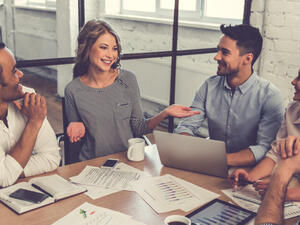 يكبت برج الجوزاء مشاعره ويزن جيدًا ما يود إظهاره للآخرين

