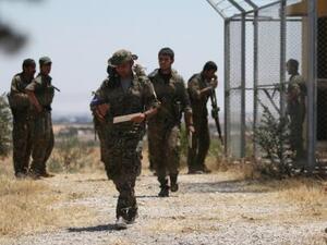 مقاتلون من قوات سوريا الديمقراطية في منطقة بمحافظة حلب
