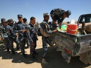 وصول المؤن الغذائية للقوات العراقية في الفلوجة
