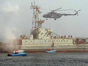 مناورات بحرية إيرانية هندية في مضيق هرمز