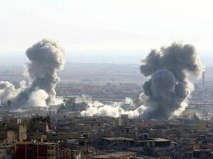 ارشيف/ دخان يتصاعد من موقع استهدفته غارات جوية أمريكية في العراق
