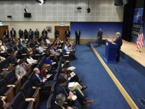 وزير الخارجية الاميركي جون كيري خلال مؤتمر صحافي في مقر الحلف الاطلسي في بروكسل
