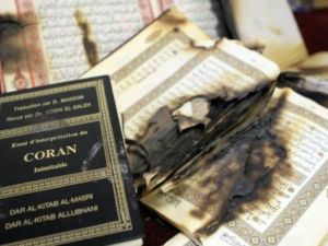 قاعة صلاة في اجاكسيو بعد تعرضها للتخريب
