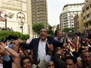 مئات الصحافيين المصريين يصرون على "اقالة وزير الداخلية" 