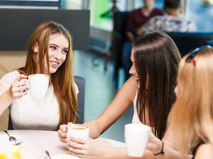 مولود برج السرطان عاطفي ويتعلق بمن حوله بسهولة

