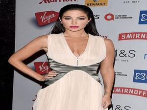  نجمة البوب توليسا كنتوستافلوس ضحية الصحفي