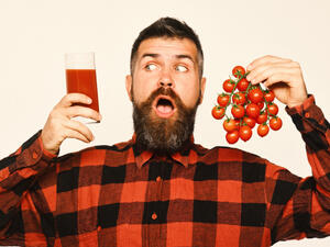 عصير الطماطم من الوصفات التي تزيد من وزن الرجل عصير الطماطم من الوصفات التي تزيد من وزن الرجل