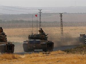 تضم التعزيزات ناقلات جنود مدرعة جرى إحضارها من ولاية جانقيري شمالي تركيا
