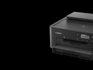 تستخدم الطابعة PIXMA TS704 من كانون خمسة أحبار فردية منفصلة، تُعطي مستندات بنصوص واضحة وجودة عالية علاوة على صور ومحتوى إبداعي نابضة بالحياة.