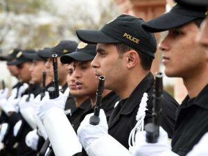 افراد من قوات الامن التونسية