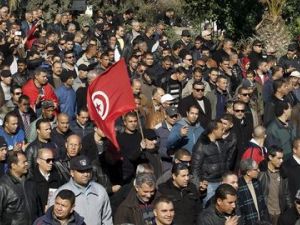قوات الأمن التونسية تحتج أمام القصر الرئاسي 