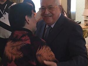 Diego Maradona with Palestinian President Mahmoud Abbas (Twitter)
