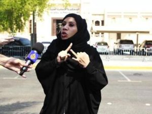 وداد المهيري زوجة ناصر بن غيث احد المتهمين في القضية بعد انتهاء جلسة المحاكمة في ابوظبي
